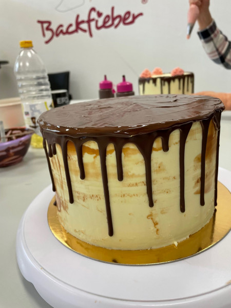 Ganache-Drip-Cake-Kurs am Samstag 26.4.25 in Frankfurt